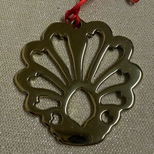 Virginia Metalcrafters Brass Anthemion Christmas ornament 1989